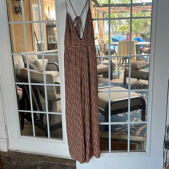 nice jumpsuit. - Picture 2 of 4